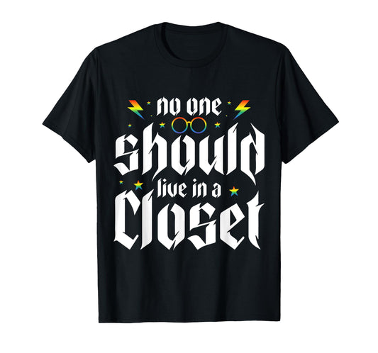 180g pure cotton round neck single side printed t-shirt, no one should live in the closet proud gay LGBT statement t-shirt, casual t-shirt for men and women, perfect t-shirt for holiday gift, Christmas gift, 2025 gift, New Year gift